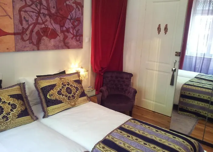 Bed & Breakfast Whatever Art